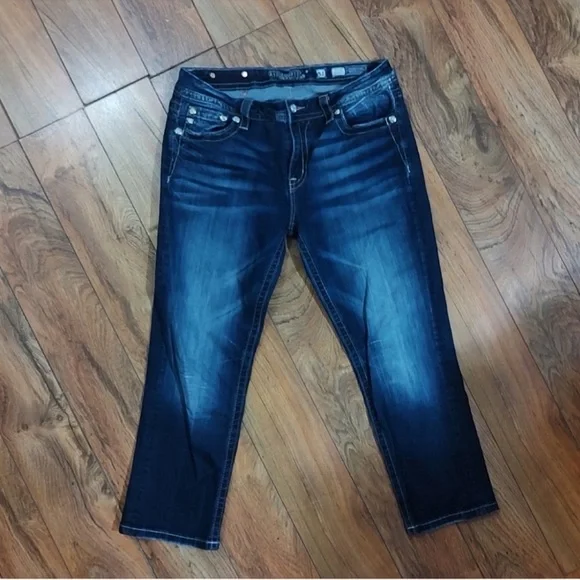 Gorgeous Miss Me Midrise Curvy Crop Jeans With 26” Inseam - Picture 5 of 9